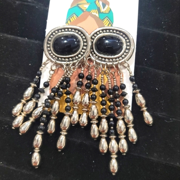 Jewelry - Vintage black and silver tone dangle earrings